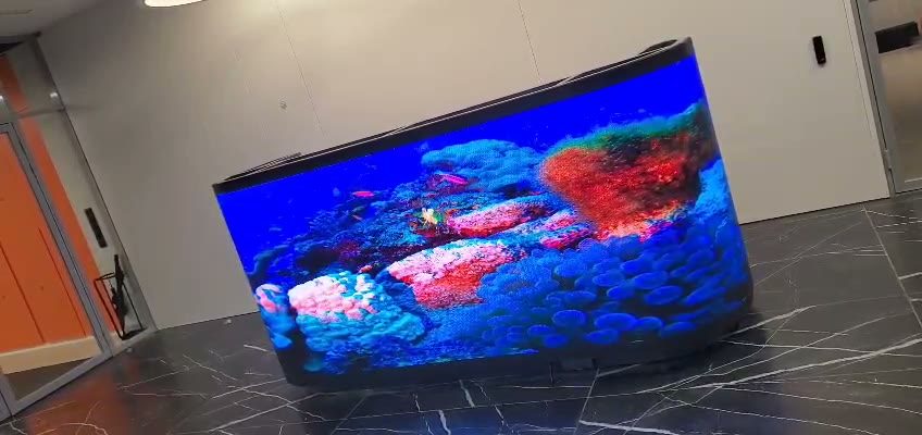 Изогнутый LED-экран для стойки ресепшн